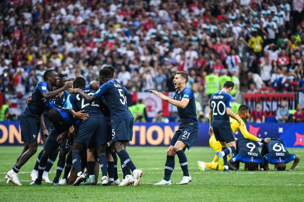 争相曝光的 争相曝光的